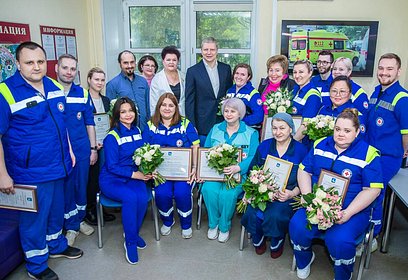 В Одинцовском округе сотрудников скорой помощи поздравили с профессиональным праздником