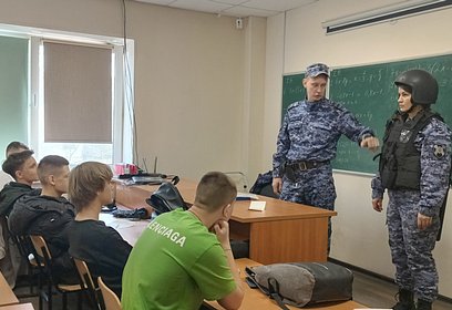 Одинцовские росгвардейцы провели урок мужества для студентов колледжа интегрированных технологий