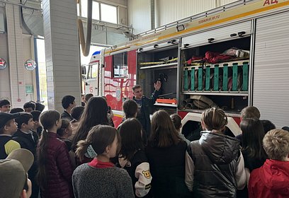 Спасатели Пожарно-спасательной части № 15 ГУ МЧС РФ провели экскурсию для учащихся Горковской школы